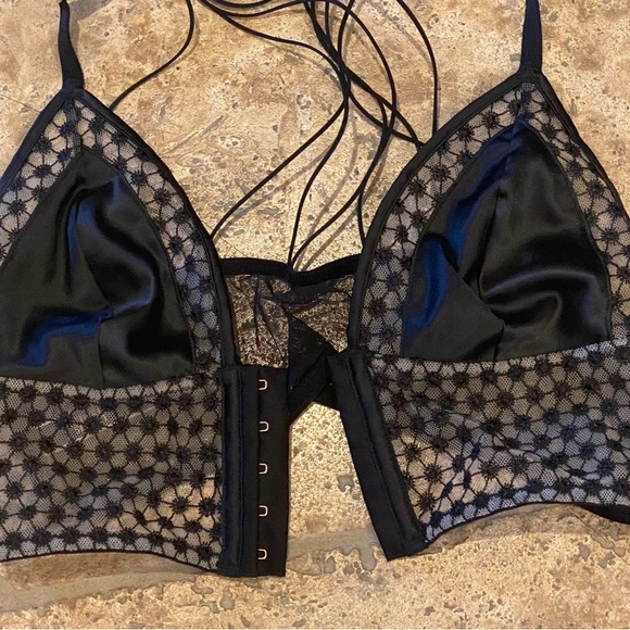 VICTORIA’S SECRET Black Triangle Satin Mesh Front Close Bralette Size Medium - Picture 3 of 8
